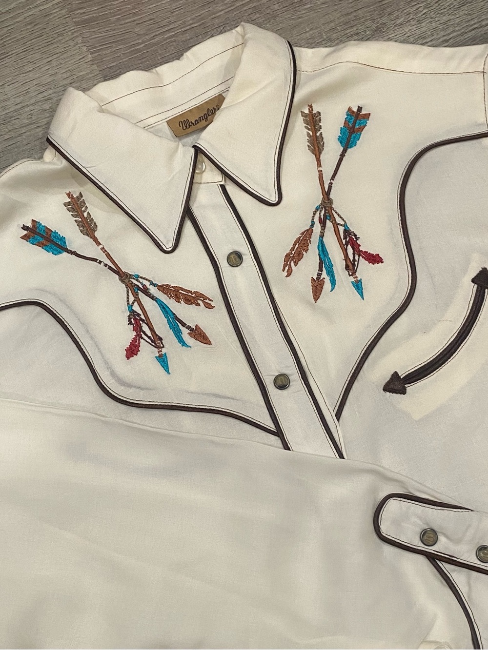 Wrangler Cream Arrow Embroidered
Pearl Snap Western Shirt Blaze Your Own Trail L